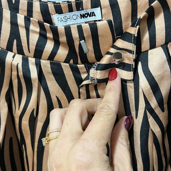 Fashion Nova Womens Brown Tiger Print Wide Leg Pants Small High Waist Pockets - Picture 7 of 15